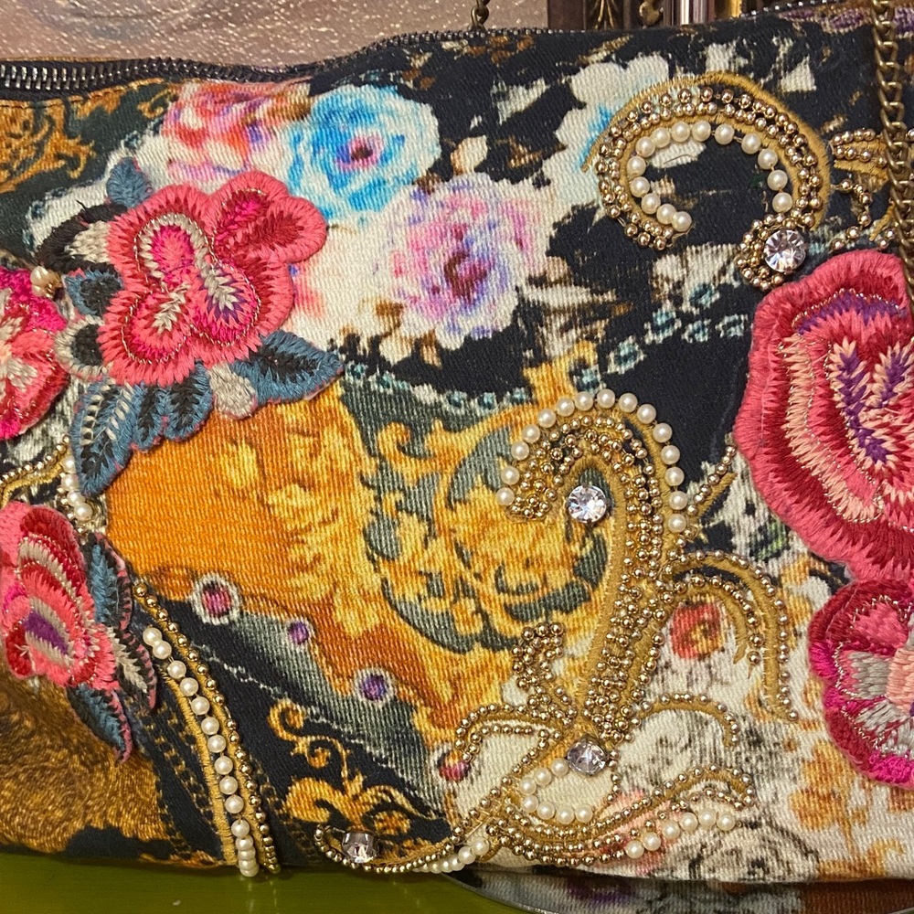 Floral Embroidered beaded Crossbody Bag - Picture 4 of 10